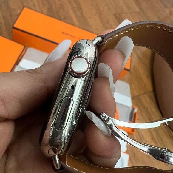 apple watch hermes series 7 with fauve barenia deploymemt buckle 45mm - Picture 10 of 16